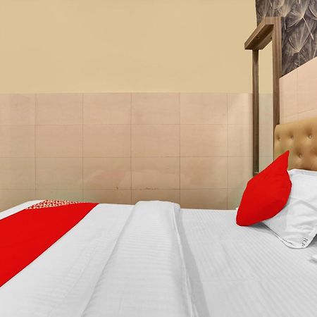 Hotel O Nandi Palace Lodging And Boarding Ulhasnagar Luaran gambar