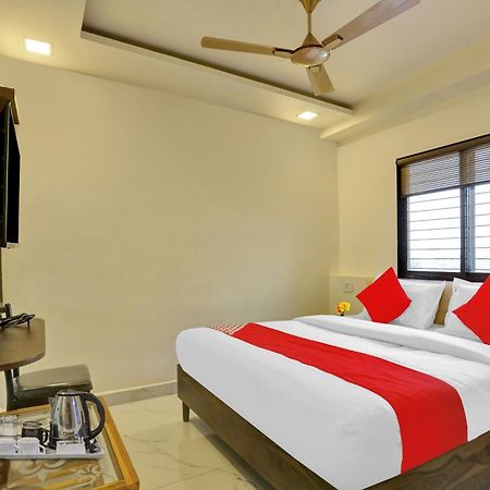 Hotel O Nandi Palace Lodging And Boarding Ulhasnagar Luaran gambar