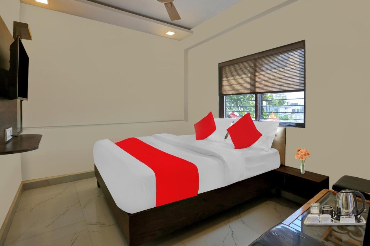 Hotel O Nandi Palace Lodging And Boarding Ulhasnagar Luaran gambar