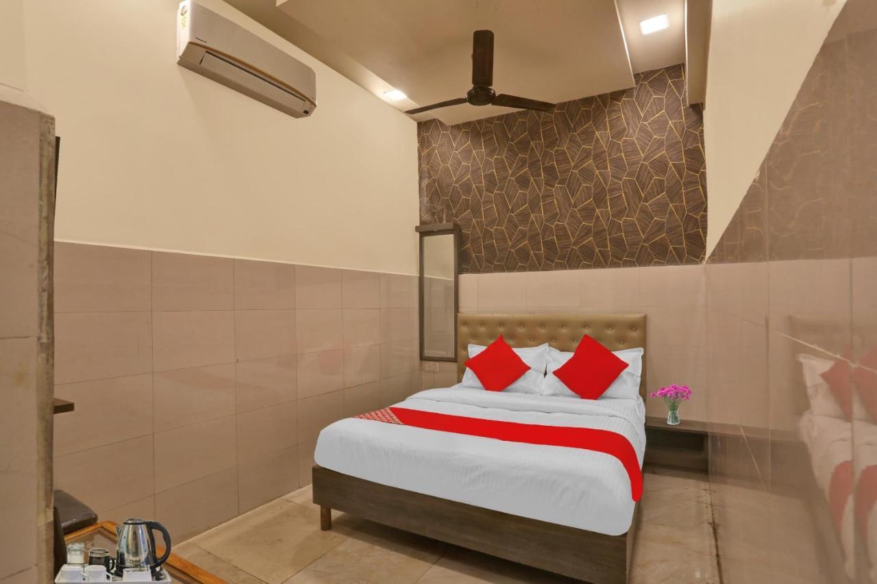 Hotel O Nandi Palace Lodging And Boarding Ulhasnagar Luaran gambar