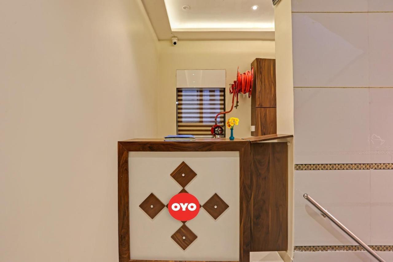 Hotel O Nandi Palace Lodging And Boarding Ulhasnagar Luaran gambar
