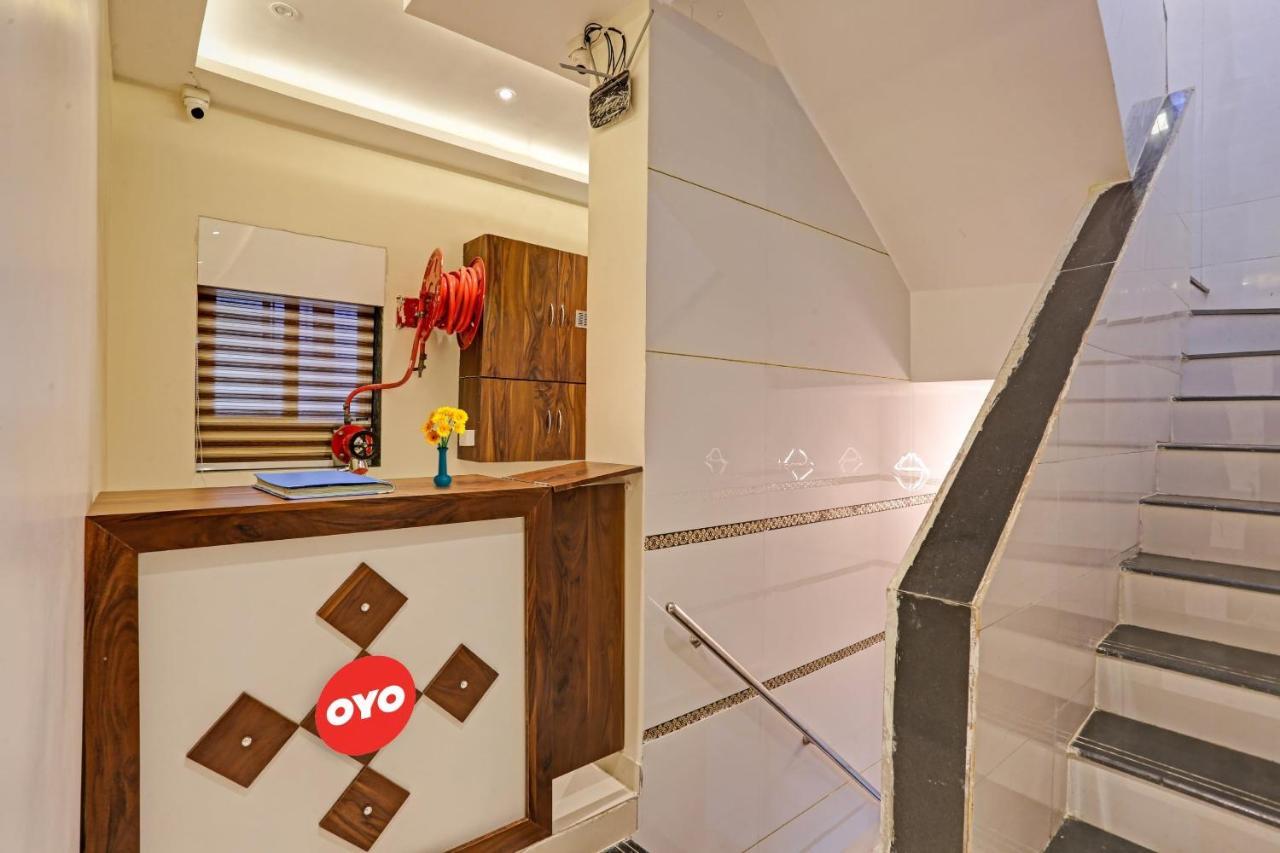 Hotel O Nandi Palace Lodging And Boarding Ulhasnagar Luaran gambar