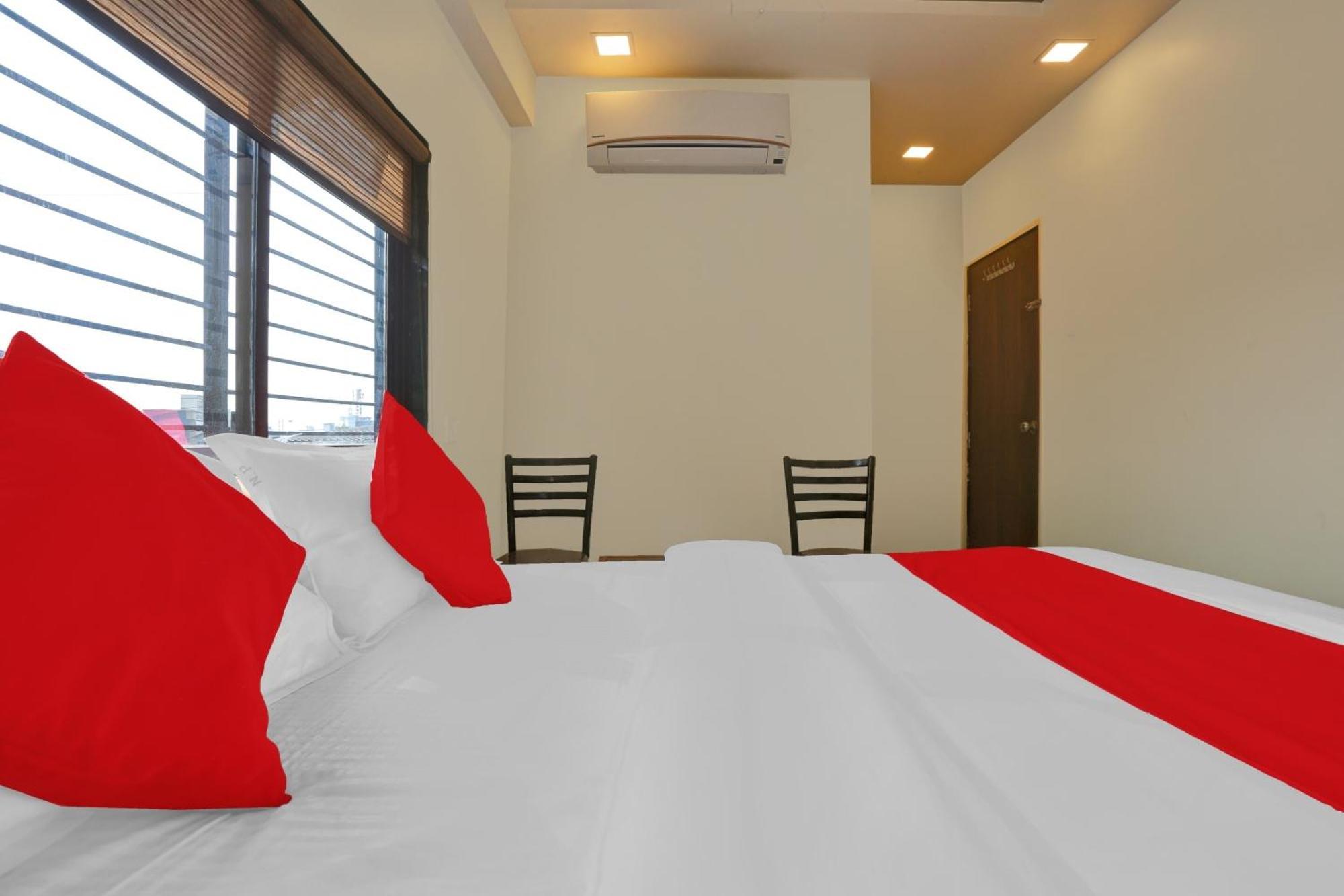 Hotel O Nandi Palace Lodging And Boarding Ulhasnagar Luaran gambar