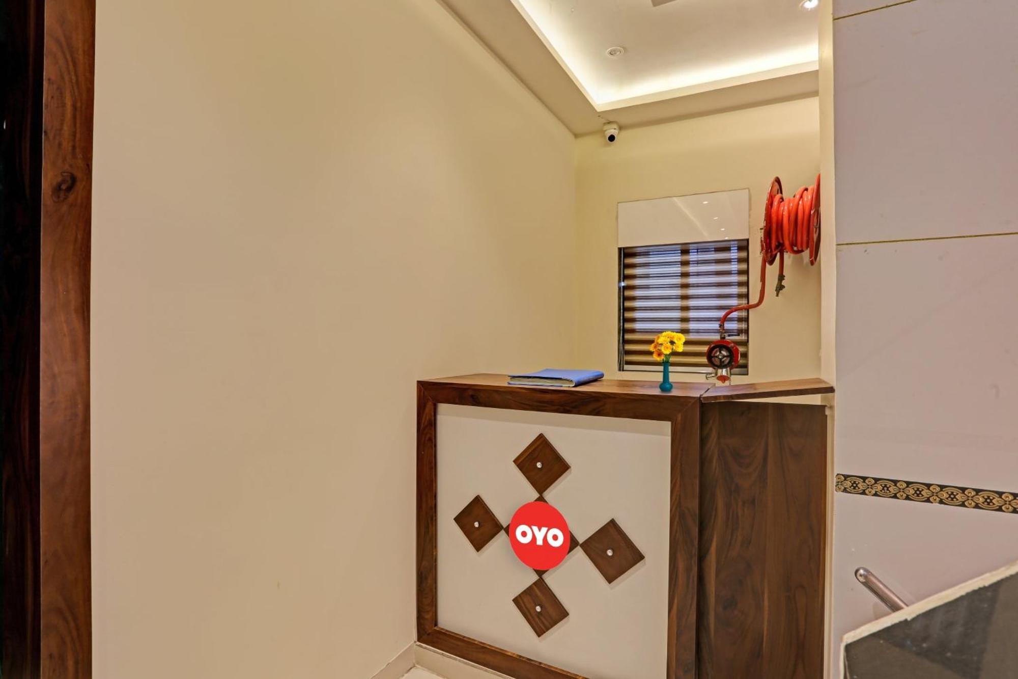 Hotel O Nandi Palace Lodging And Boarding Ulhasnagar Luaran gambar