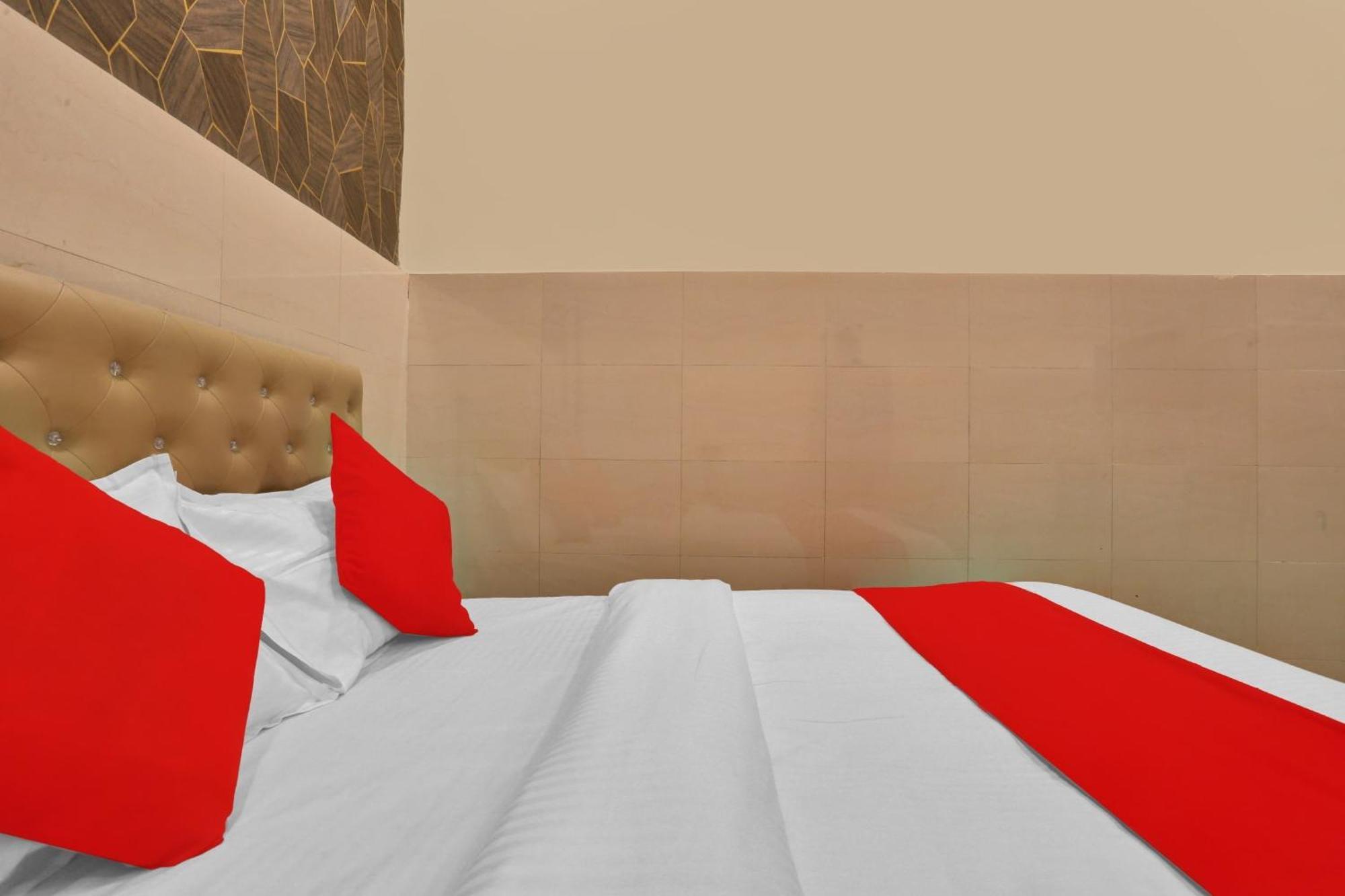 Hotel O Nandi Palace Lodging And Boarding Ulhasnagar Luaran gambar