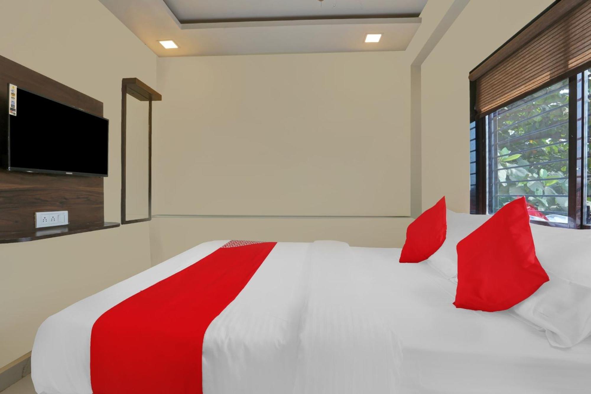 Hotel O Nandi Palace Lodging And Boarding Ulhasnagar Luaran gambar